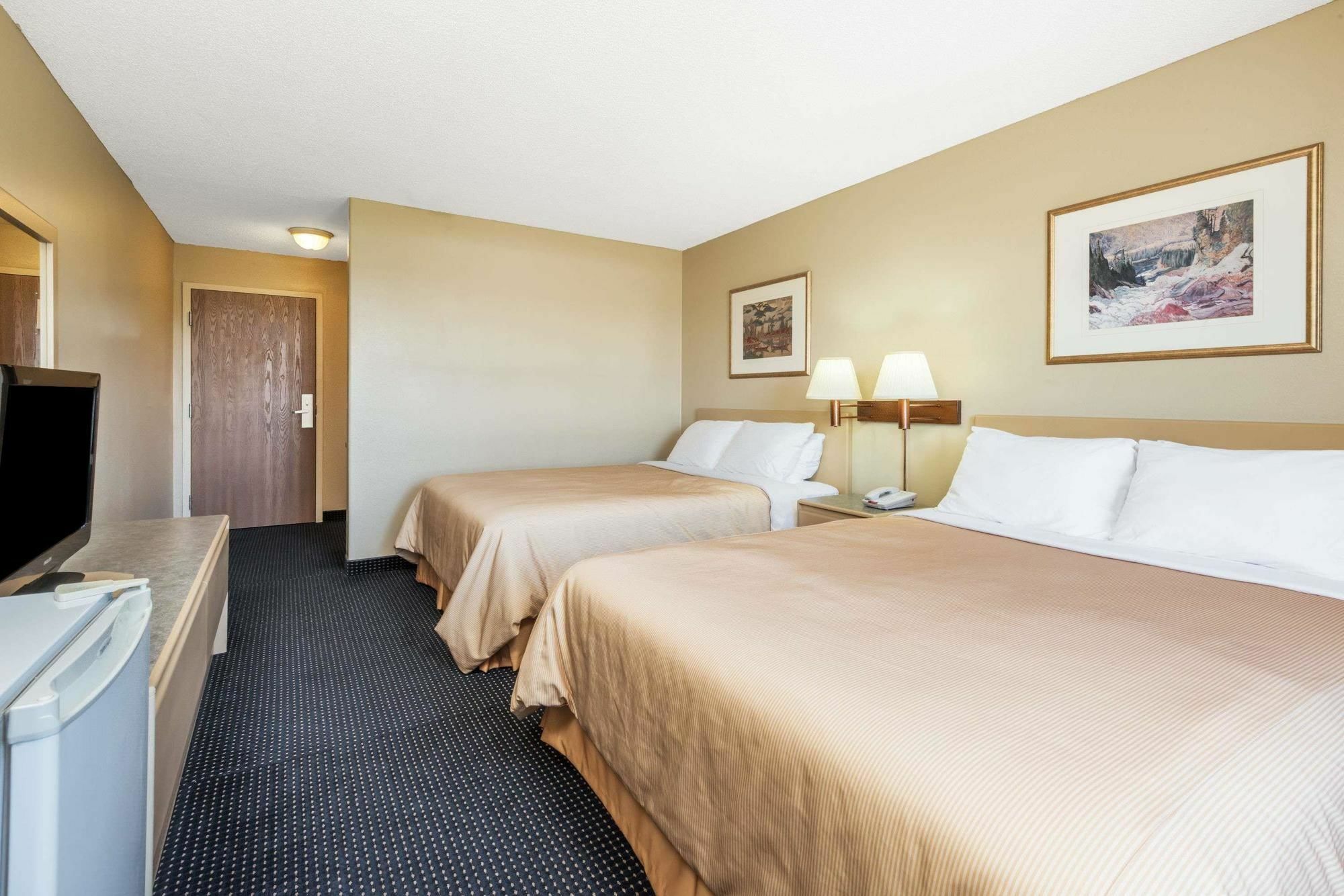 Super 8 By Wyndham Ajax/Toronto On Hotel Exterior photo